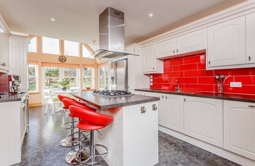 Loch Ness House | Large Loch Ness Country House with Hot Tubs, Sauna, and beautiful views.