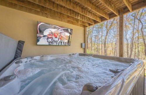 Athens Villa | Large Luxury House, 4 King Beds & 21 Total, Hot Tub, Theater, Fireplace, Game Room, Ping-pong, Pool Table, Air Hockey, Arcade, River, Big Kitchen, Nice Porch, Quiet, Good for Families and Large Groups, Near UGA Golf Course, Close to UGA & Stanford Stadium