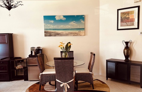 Indian Trails House | Large Master Bedroom and Living Room near the beach!