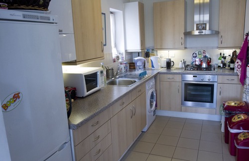 Hackney Apartment | Large modern 1 bed balcony flat in London Fields & Broadway Market Near Pool