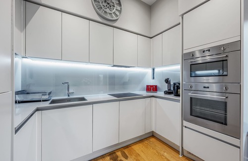Southfield Apartment | Large Modern 1 Bedroom Apartment (767 sq ft) in a New Build