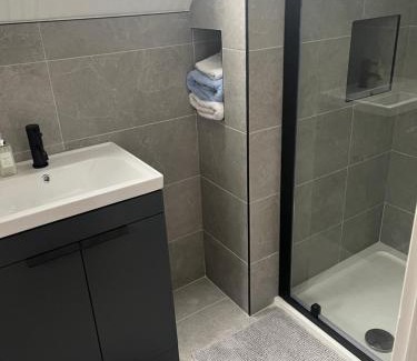 Bailieborough Ski Chalet | Large Newly Refurbished Lakeside Chalet With Optional Private Hot Tub