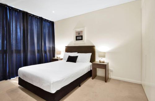 St. Leonards Apartment | Large One Bedroom with Study-ALB09203