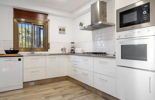 Llagostera Villa | Large outdoor area with private pool and barbecue