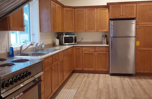 Prince County Cabin | Large pet friendly retreat with tons of room for large groups.