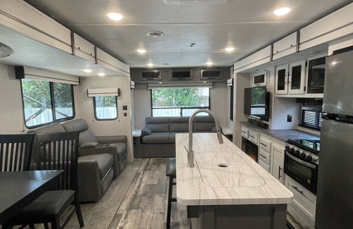 North San Antonio - SAT House | Large private 1bdrm RV near Medical Center in San Antonio