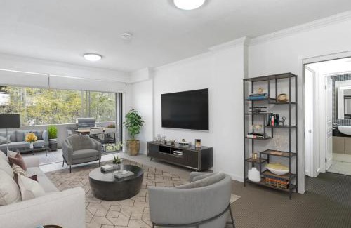 Bowen Hills Apartment | LARGE RESORT APARTMENT in the HEART of Brisbane