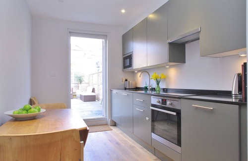 Barbican Apartment | Large Roof Terrace & King Bed In Clerkenwell