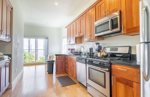 Mission District Condo | Large Room in center of SF in Renovated Building