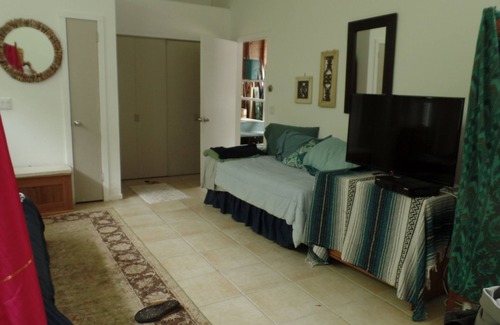 Noyack Bed & Breakfast | Large Room w use of pool/tennis in Spacious home