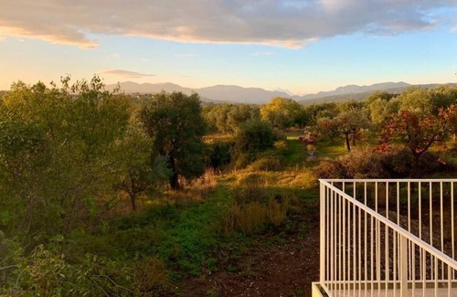 Paternopoli Apartment | Large room with private bathroom in a farmhouse with swimming pool