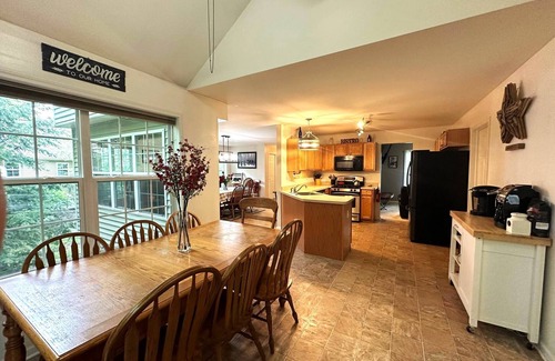 Gansevoort House | Large Saratoga Home Great For Family