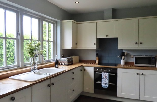 Manorbier Cottage | Large seaside cottage with spacious garden, in a quiet area close to beach.