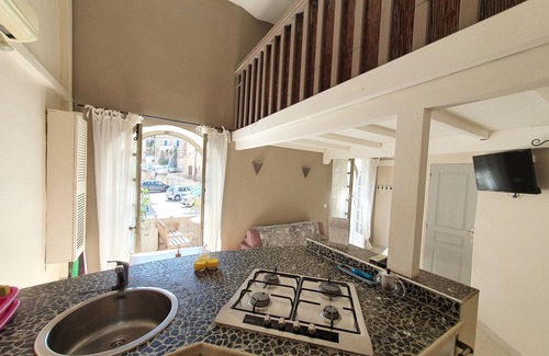 Monticello Apartment | LARGE STUDIO IN VILLAGE HOUSE NEAR THE SEA