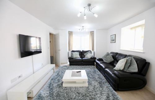Cambridge Apartment | Large Stylish Cambridge House (4BR/Free Parking)