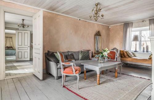 Eskilstuna Municipality Villa | Large Stylish Charming House With Big Garden