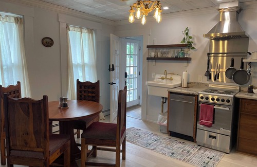 Sunapee Apartment | Large Sunny Main Floor Historic Apartment