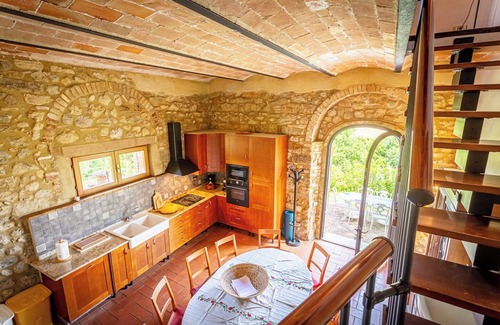 Volterra House | Large Tuscan farmhouse with huge swimming pool