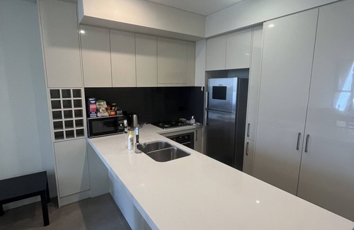 Zetland Apartment | Large two Queen bed apartment- spa/pool area access