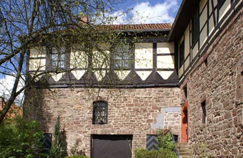 Hardegsen Apartment | Large vacation apartment in a unique historic building - also for musicians