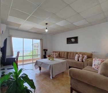 Isfiya Apartment | Large Vacation Apartment With A Stunning View In Isfiya, Mount Carmel - דירת נופש עם נוף מדהים בעספיא