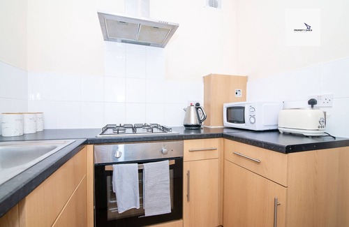 Brierley Hill Apartment | large/very central one bedroom flat! 5 mins to ASDA/Merry Hill Shopping Centre