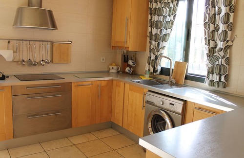 El Puerto de Santa Maria House | Large villa in Vistahermosa near Puerto Sherry Marina with pool sleeps 15