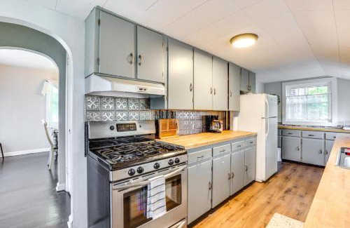 Ravenna House | Large Yard and Fire Pit Pet-Friendly Ravenna Home!