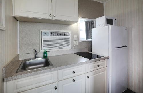 Stone Harbor Hotel | Lark Motel