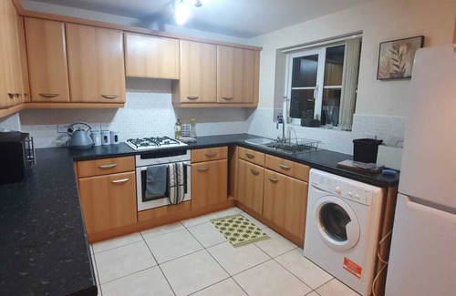 Weston on Trent House | Larkspur House in West midlands- Free Parking & Cinema