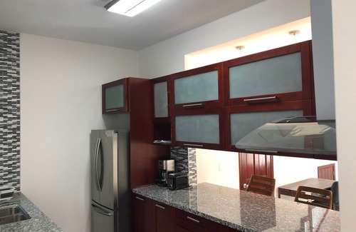 Nassau House | Las Casitas near to Airport, Beaches, Shops, Restaurants, Resorts and Scuba.
