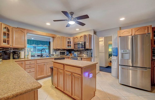 Las Vegas House | Las Vegas 5 Star Hidden Gem! Newly Renovated - Indoor Pool - Sleeps 20!