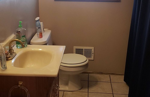 Audubon House | Last minute Louder than life bedroom. Walking distance.