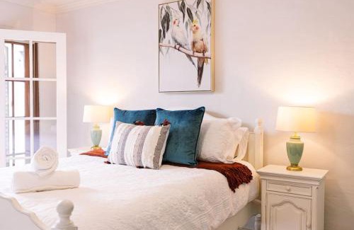 Stroud House | Laundry Lane Cottage