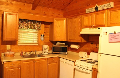 Hico Cabin | Laurel Cabin is romantic, cozy and all around perfect for couples!