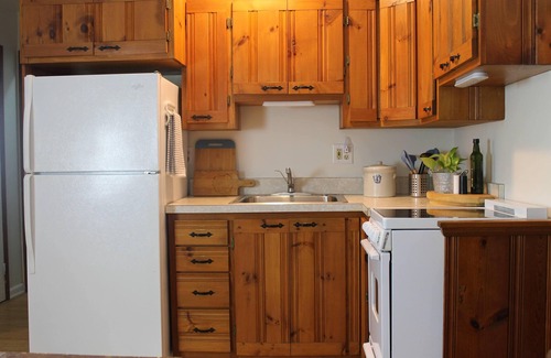 Champion Cottage | Laurel Highlands Crab Run 3 BR 2 B Creekside Cottage