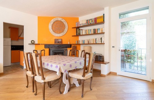 Garlenda Apartment | Lavanda Apartment with Mountain View, Terrace, Shared Pool and Wi-Fi