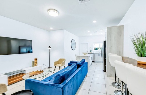 Lake Worth Corridor House | 'Lavender' at Aviara Lake Worth