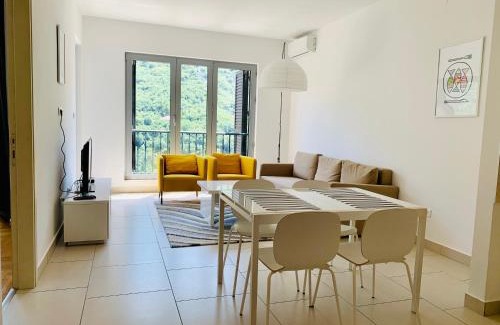 Donji Morinj Apartment | Lavender Bay Apartment E7