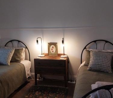 Black Hill House | Lavender Cottage - Cute, Cosy & Pet Friendly