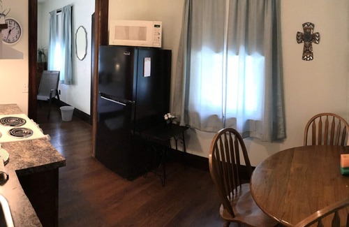 Lindsborg Cottage | Lavender Cottage: Lindsborg