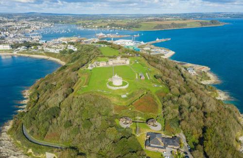 Maenporth Apartment | Lavender Lane, Cosy Studio Apartment with Parking, Falmouth