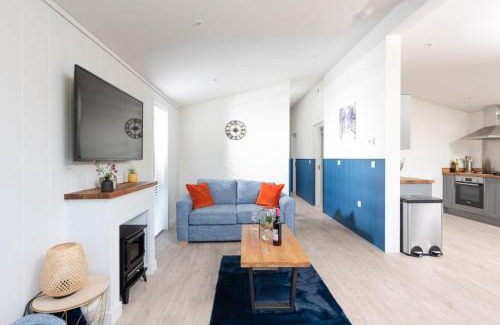 Lifton House | Lavender Lodge, 8 Roadford Lake Lodges