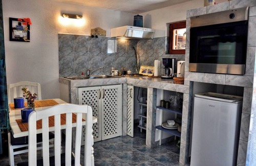 Solta Apartment | Lavender - Pool, Jacuzzi - Tvrdic Honey Farm