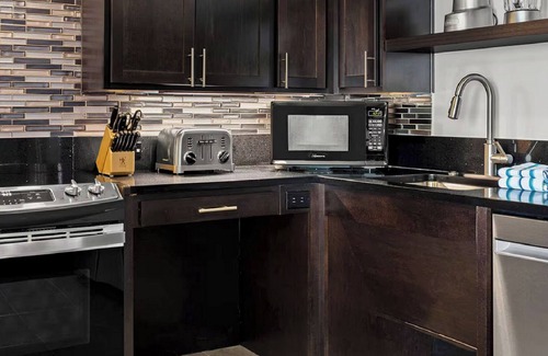 Theater District Apartment | Laver Cup 2 Bedroom Presidential w/Full Kitchen & Laundrynclose to Chase Center