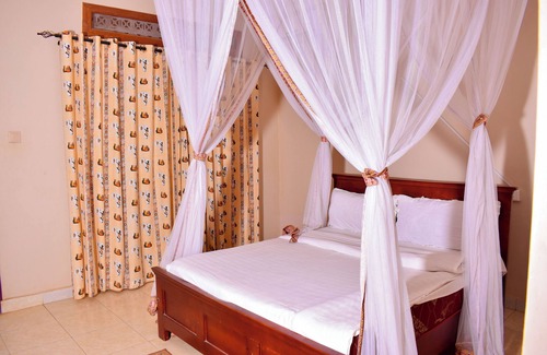 Adjumani Hotel | Lavic Country Resort Adjumani