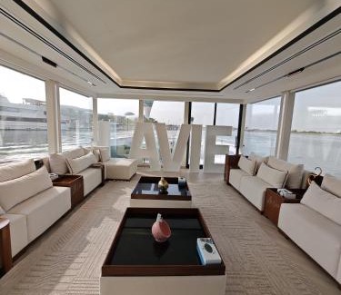 Abu Dhabi Boat Rental | Lavie Yachts