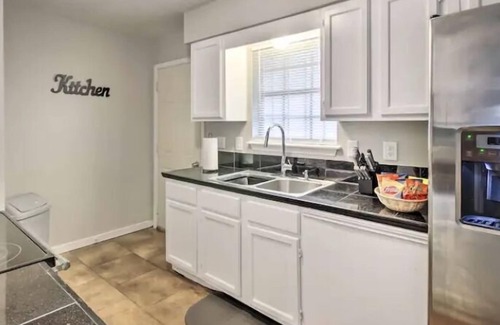 Jackson Apartment | Lavish 2 Bedroom South Jackson Corporate Getaway