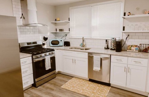 Ferndale House | Lavish 2BR Lower Unit in Ferndale