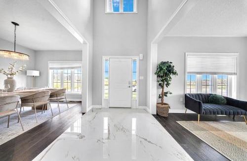 Hamilton House | Lavish Home on Hamilton Mountain